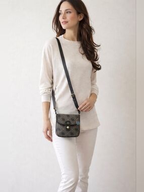 Like new!Dooney and bourke Signature Jacquard black /Gray Crossbody bag